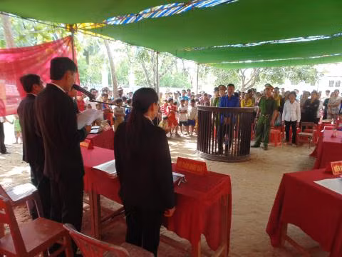 TAND huyện Cầu Kè tuyên án đối với Nguyễn Văn Truyền.