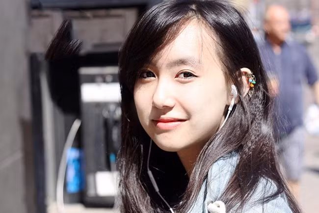 Hiện Hồ Hoài Thiên Trang đang du học tại Canada.