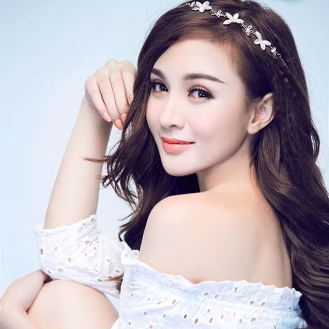 Cô nàng hot girl Đà Lạt này tên thật là Nguyễn Thụy Tú Anh.
