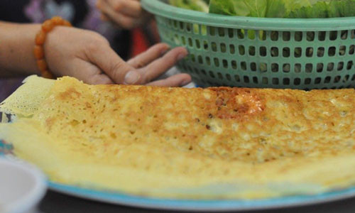 Theo danh sách của Business Insider, thành phố HCM có mặt trong top 16 địa điểm tuyệt nhất để thưởng thức ẩm thực đường phố với những món ăn hấp dẫn như bánh mì kẹp, phở, bánh xèo...