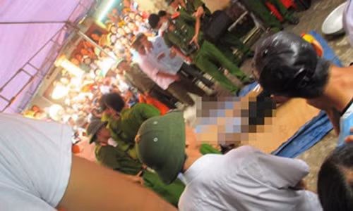 Chet ngat khi thay nguoi dan ong bi dao cam ngap nguc