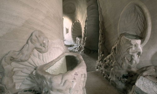 Những hình dáng tuyệt đẹp được nghệ sĩ Ra Paulette đục đẽo từ đá.