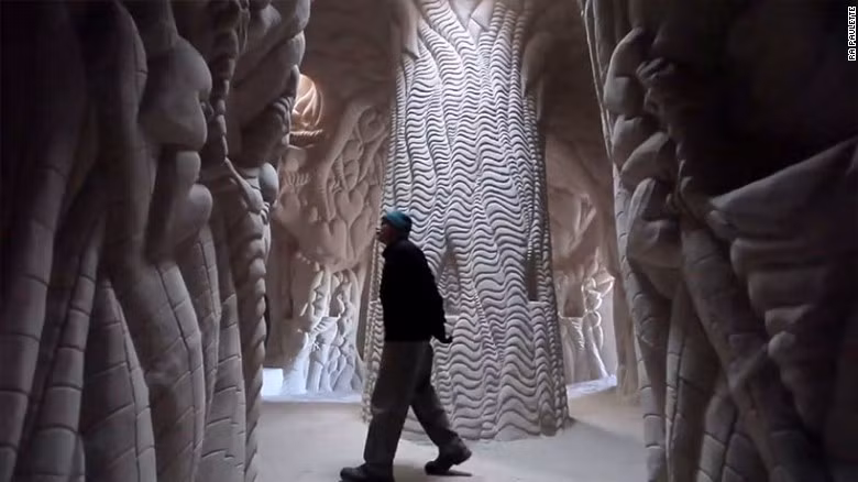 Theo chia sẻ của nghệ sĩ Ra Paulette, đây là sản phẩm cuối cùng đầy tham vọng trong đời ông.