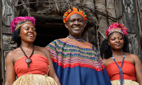 Do vậy, điều đó có nghĩa Fon tái hôn với các mẹ kế của mình. Trong khi đó, anh chị em của Fon trở thành con của nhà vua hiện tại. Vị Fon của Bafut hiện tại thừa kế 72 người vợ và 500 người con của cha.