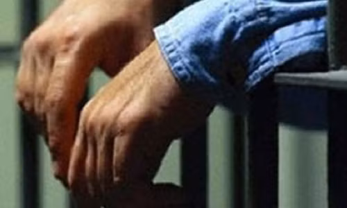 Kinh hoang nghich tu giet cha roi dot nha phi tang xac