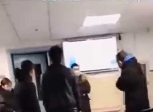 Co gai tre sinh con, 4 nguoi dan ong nhan lam cha dua be