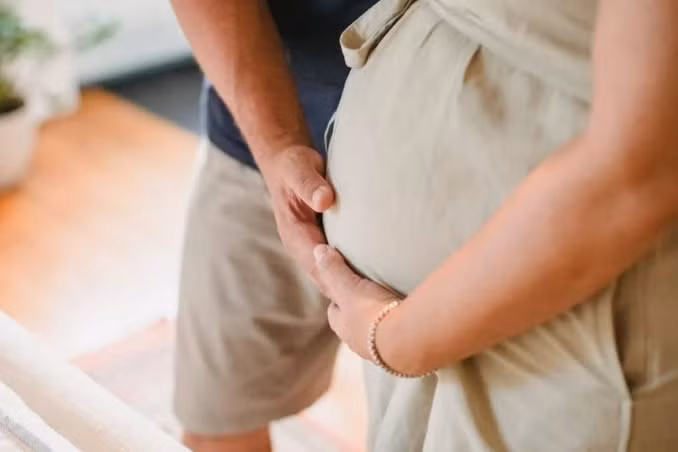 Con dau mang thai van bi me chong coi nhu nguoi hau