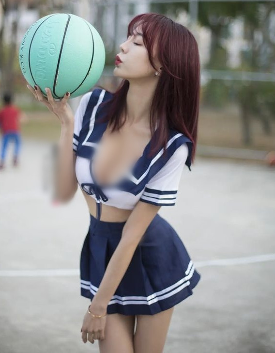 Mọi người cho rằng Nagase Kunni vô cùng trẻ trung, gợi cảm vừa phải, thần thái vô cùng hút mắt.