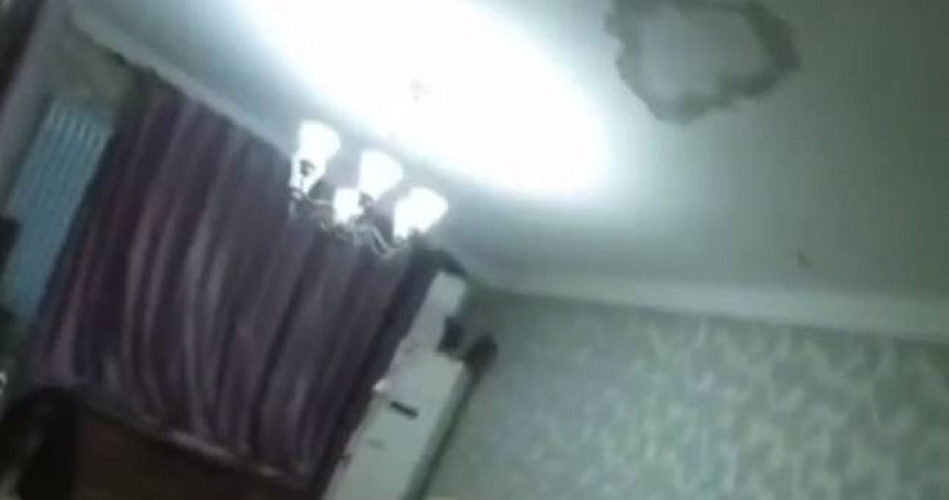 Cai nhau voi hang xom, nguoi dan ong tra thu cuc di