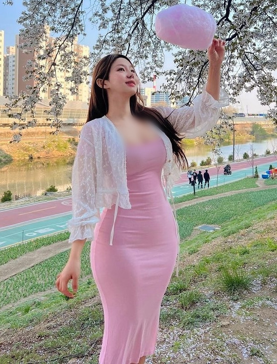 Chỉ tính riêng trên trang cá nhân, Moon Fit đã có tới gần 503.000 người theo dõi, hâm mộ, mỗi bức ảnh nhận được hàng chục ngàn đến hàng trăm ngàn lượt yêu thích, chia sẻ.