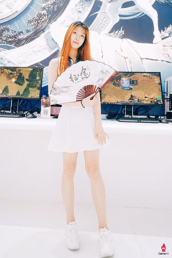 Tuy nhiên đến năm 2015, ChinaJoy đã ban hành các quy định mới rất khắt khe đối với những người mẫu, show girl tham gia sự kiện. Cụ thể, một nội dung trong bản quy định đã gây lên nhiều tranh cãi: Phục trang bên dưới của người mẫu nữ mặc dưới rốn 2cm để lộ xương hông và xương chậu, quần ngắn, váy ngắn dưới đường mông, vi phạm sẽ xử phạt số tiền tương đương 17,5 triệu đồng.