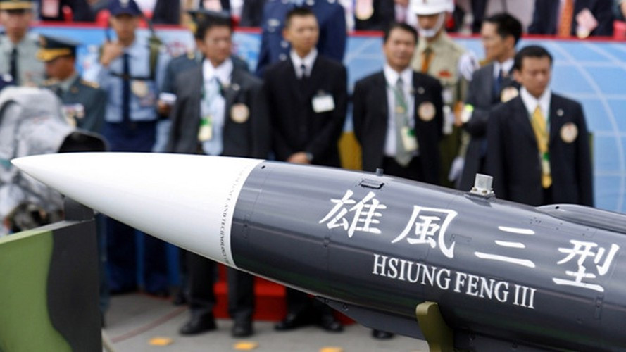 "Trung Quốc sẽ không tấn công người Trung Hoa. Nhưng chúng tôi không hứa hẹn sẽ từ bỏ việc sử dụng vũ lực và bảo lưu việc dùng mọi biện pháp cần thiết để đạt mục tiêu thống nhất và ngăn Đài Loan độc lập", Chủ tịch Trung Quốc Tập Cận Bình nói trong bài phát biểu kỷ niệm 40 năm chính sách tan băng với Đài Loan.