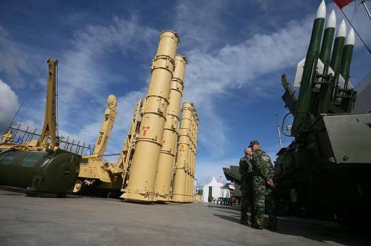 "Cuộc trưng bày mở của một số sản phẩm sẽ được tổ chức lần đầu tiên," cơ quân báo chí của Almaz-Antey cho biết.