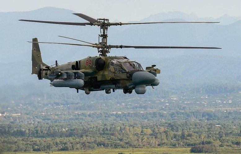 Ka-52M vẫn dùng khung thân cũ nhưng có thêm bình xăng để tăng tầm hoạt động và hệ thống phòng thủ mới, giúp bảo vệ phương tiện khỏi tên lửa phòng không. Vũ khí của Ka-52M được hợp nhất với Mi-28NM Night Hunter.