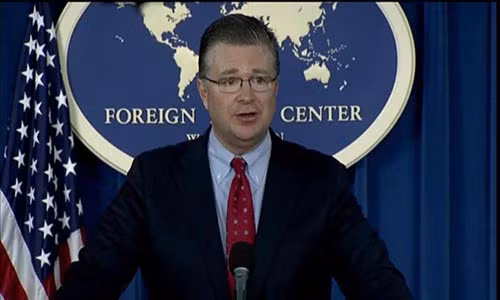 Theo Sputnik, ông từng giữ các chức vụ Phó Đại sứ Mỹ tại Trung Quốc và Giám đốc cấp cao tại Hội đồng An ninh Quốc gia. Ảnh: Vietnam Advisors.