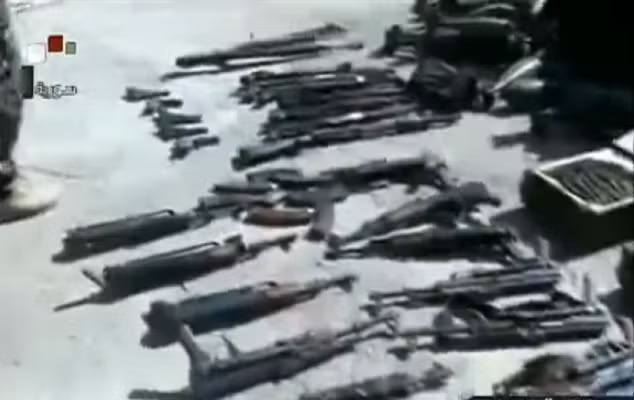 Một số khẩu súng của IS bị tịch thu ở Hama cuối tuần qua. Ảnh: Youtube.