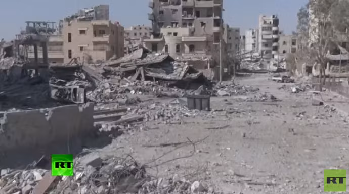 Cảnh tượng đổ nát ở thành phố Raqqa sau giải phóng. Ảnh: RT.
