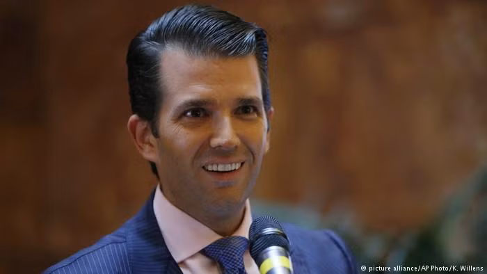 Tháng 9/2017: Tại Ủy ban Tư pháp Thượng viện, Donald Trump Jr, con trai của Tổng thống Trump, khẳng định không “thông đồng” với một chính phủ nước ngoài. Trước đó, hồi tháng 6/2016, Donald Trump Jr. cùng em rể, Jared Kushner, và quản lý chiến dịch tranh cử khi đó, Paul Manafort, gặp gỡ luật sư người Nga Natalia Veselnitskaya. Ảnh: DW.