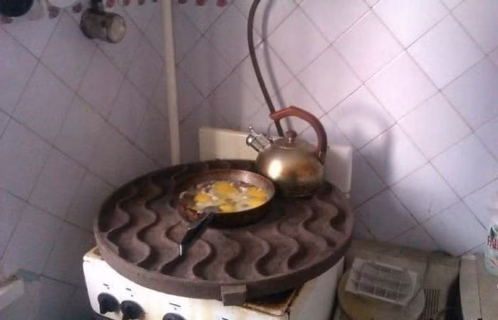 Một chiếc bếp đun độc đáo. Ảnh: ER.