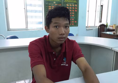 Bi chuoc thuoc me ep quan he dong tinh, nam thieu nien giet nguoi