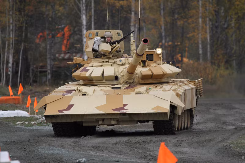 Bảo toàn được sự sống bằng hệ thống giáp cùng hệ thống gây nhiễu, xe tăng T-72 có thể đảm bảo khả năng tác chiến vốn có của mình trước mọi mối đe dọa từ quân địch.