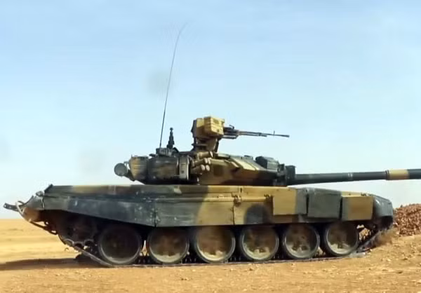Ảnh xe tăng T-90 tham gia chiến dịch giải phóng Raqqa.