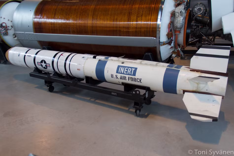 ASM-135 ASAT là tên lửa chống vệ tinh phóng từ trên không do hãng LTV Aerospace phát triển, sản xuất chính thức từ năm 1984.