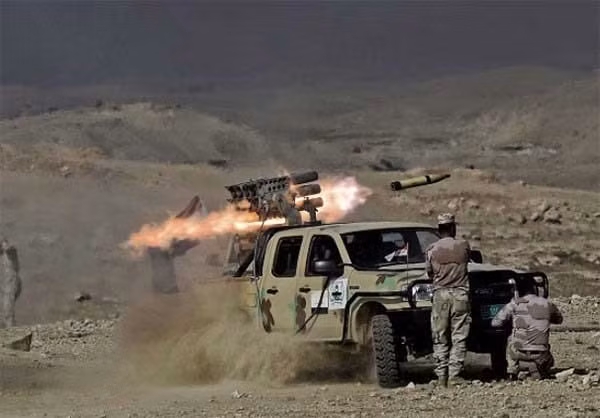 Hình ảnh lực lượng Iraq dùng tên lửa phóng loạt trong đợt tiến công này. Ảnh FNA