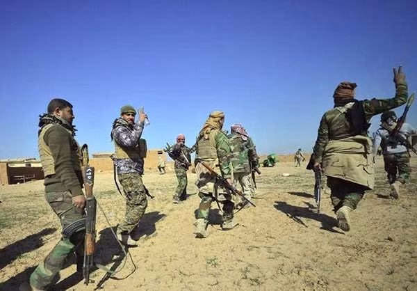 Trong lúc này, lực lượng dân quân Iraq cũng chiếm thêm nhiều vùng đất từ IS ở gần thị trấn Tal Afar. Ảnh FNA