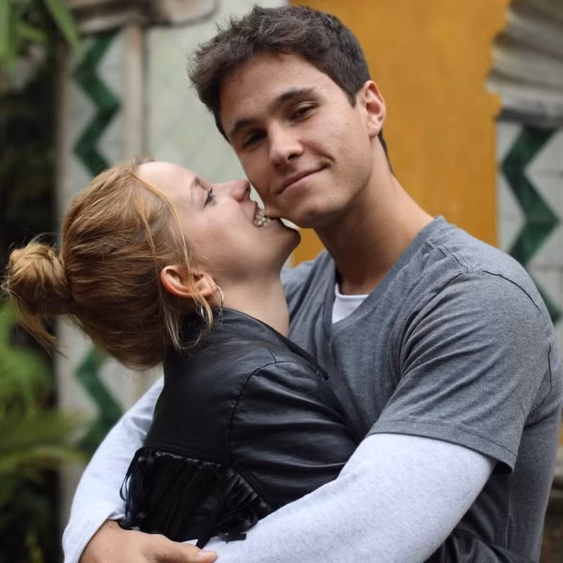 7 lợi ích sức khỏe mà những cái ôm mang lại - Hình 4 7 loi ich suc khoe ma nhung cai om mang lai-Hinh-4