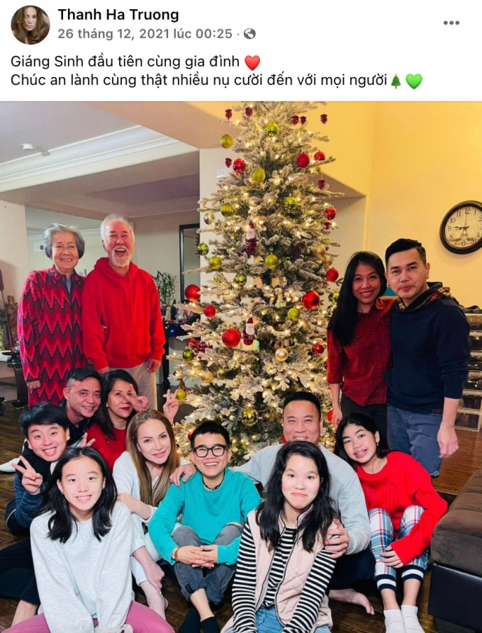 Tuy nhiên, nhiều tháng gần đây, fans gần như không thấy Thanh Hà cập nhật hình ảnh mới bên Roland. Thay vào đó, giọng ca Mới mẻ nào cũng ngọt ngào từng có bài đăng chia sẻ khoảnh khắc đưa bố mẹ của Phương Uyên thăm thú, ăn uống tại Mỹ.