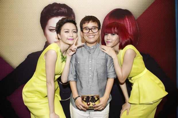 Tuy nhiên một thời gian dài sau đó, cả hai liên tục bị bắt gặp những khoảnh khắc tình tứ. Nữ nhạc sĩ luôn bên cạnh giúp đỡ chị em Thiều Bảo Trang trên con đường âm nhạc. Điển hình là năm 2013, đích thân nhạc sĩ Phương Uyên sáng tác cho toàn bộ album cho nhóm nhạc BeeT. Có thể nói, nhạc sĩ Phương Uyên đã góp phần không nhỏ giúp giọng ca Lala Yêu có được sự nghiệp như hiện tại.