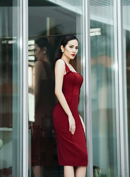 Trở lại showbiz sau một thời gian dài “ở ẩn”, Hoa hậu Đông Nam Á Diệu Linh đã nỗ lực thay đổi hình ảnh của mình khi liên tục xuất hiện với hình ảnh sang trọng, đẳng cấp hơn.