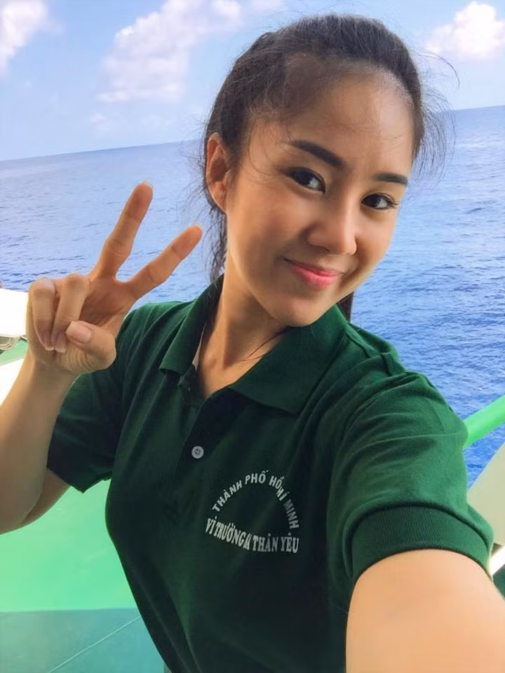 Lê Phương "Chào cả nhà! Em khoẻ và chuyến đi rất tuyệt vời.. Cuối tuần tươi như em nha!". 