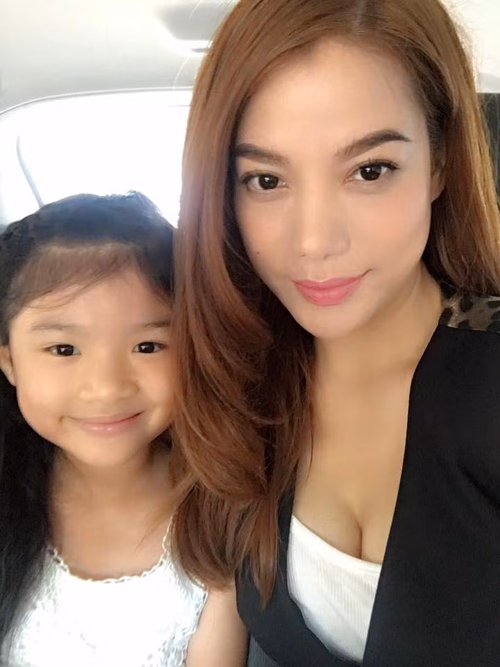 Trương Ngọc Ánh sexy, selfile cùng con gái Bảo Tiên "Ngày của chị ấy".