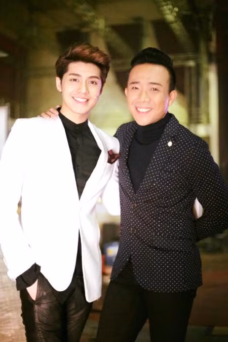 Trấn Thành ngạc nhiên "Wow... Wow... Wow... Đẹp rạng ngời mà không chói loá!". 