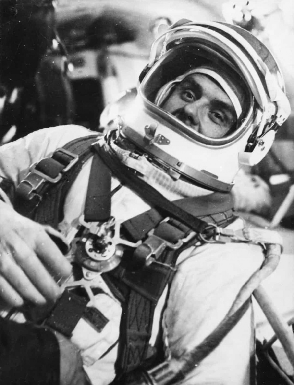 Thảm họa tàu Soyuz 1. Soyuz 1 là một con tàu vũ trụ có người lái của chương trình không gian của Liên Xô và được phóng vào quỹ đạo vào ngày 23/4/1967, đem nhà du hành vũ trụ Vladimir Komarov, người đã tử vong trong khi tàu vũ trụ đang bay trở về Trái Đất. Đây là thảm họa trong khi bay đầu tiên trong lịch sử của các chuyến bay vào không gian.