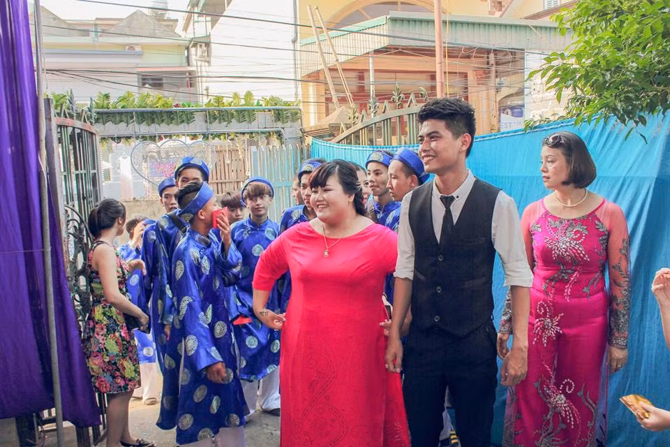 Sự khác biệt về vóc dáng, khoảng cách về cân nặng giữa Thanh Mai và Thanh Tùng làm nên nét đáng yêu, thú vị của cặp đôi nàng béo chàng gầy này. Từ chỗ quen biết trên mạng, đến tìm hiểu, yêu và quyết định xây tổ ấm… cả Mai và Tùng đều đã vượt qua nhiều khoảng cách, sự khác biệt cả về vóc dáng lẫn tính cách để tìm thấy cảm xúc, nhịp đập chung của trái tim.