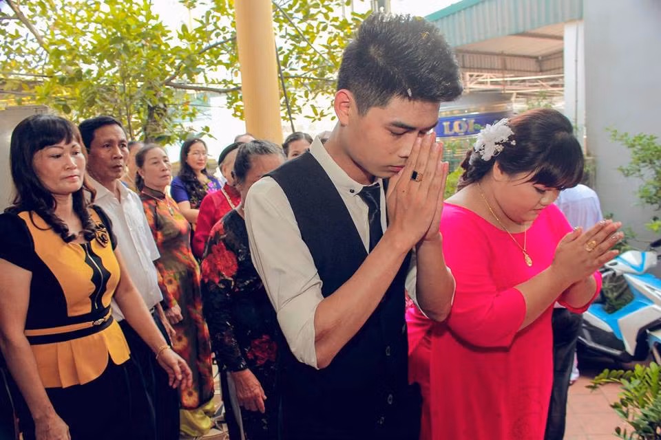 Theo chia sẻ của Thanh Tùng, cách đây hai năm khi mới quen nhau Thanh Mai còn khá thon thả, mi nhon. Tuy nhiên sau một thời gian quen nhau, Thanh Mai và Thành Tùng quyết định gây dựng một quán ăn, quà vặt… từ khi mở quán, Thanh Mai mới dần phát tướng.