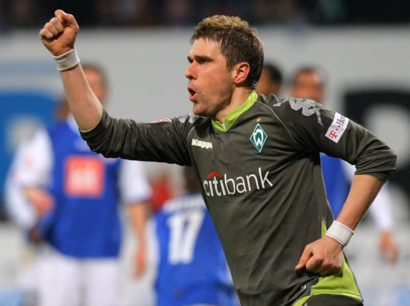 Anh đã cần phải lên bàn mổ những 2 lần để được cứu sống. Lần đầu cơ thể Klasnic không chấp nhận thận của mẹ anh và buộc đợi thêm hai tháng nữa để ghép thận của bố anh thì mới thành công. Trải qua những lần điều trị, ăn uống ngặt nghèo, không được sai sót. Klasnic đã chiến đấu hết mình không chỉ để sống bình thường mà còn trở lại với bóng đá đỉnh cao với sự giúp đỡ tận tình của Werder Bremen và đó là cơ sở để HVL Billic gọi anh trở lại đội tuyển Croatia.