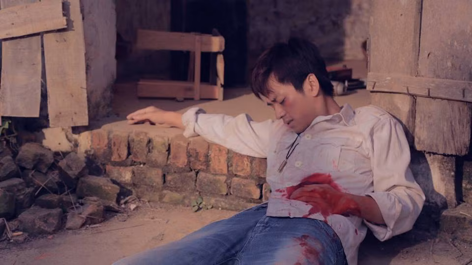 Lớn lên, biết được bản thân cũng có năng khiếu và lợi thế về ngoại hình, Tuấn Nghĩa quyết định thi vào Đại học Sân khấu Điện ảnh, quyết định học tập để đi theo con đường chuyên nghiệp. Do đặc thù của nghề nghiệp nên trong quá trình học, Tuấn Nghĩa cũng gặp không ít khó khăn, đặc biệt là trong cách diễn luôn đòi hỏi sự sáng tạo, thể hiện nhiều cảm xúc.