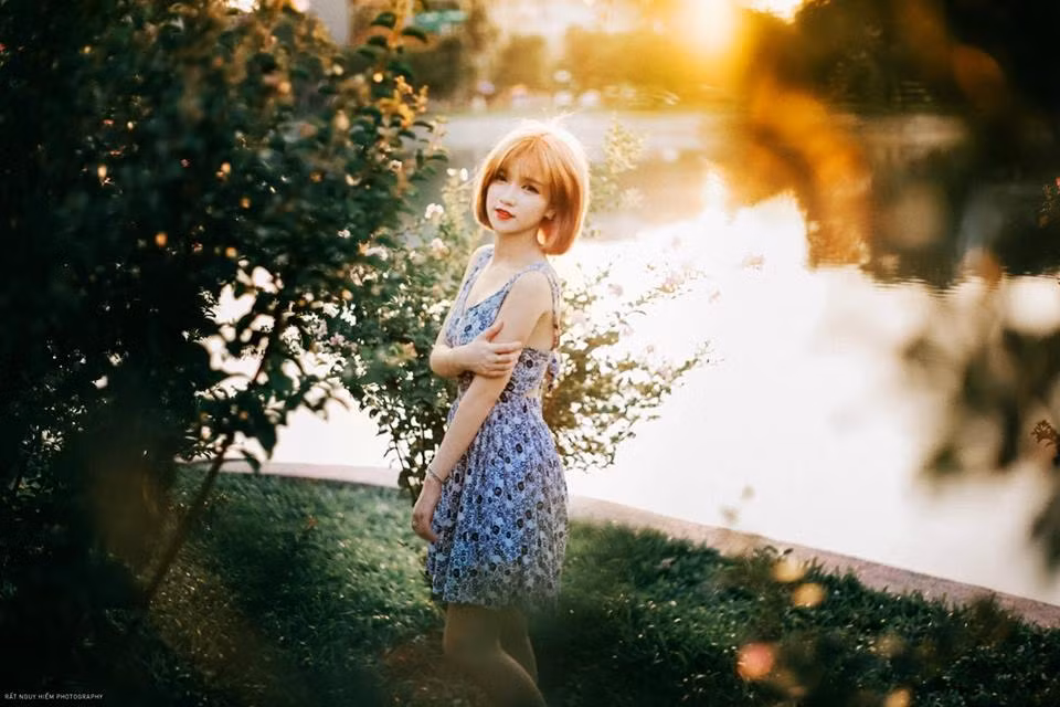 Mỹ Dung thường xuyên nhận được những lời mời từ các nhiếp ảnh gia không chuyên, sắm cho mình nhiều bộ ảnh đẹp, mang màu sắc độc đáo gây ấn tượng mạnh trên nhiều diễn đàn, fanpage về nhiếp ảnh.