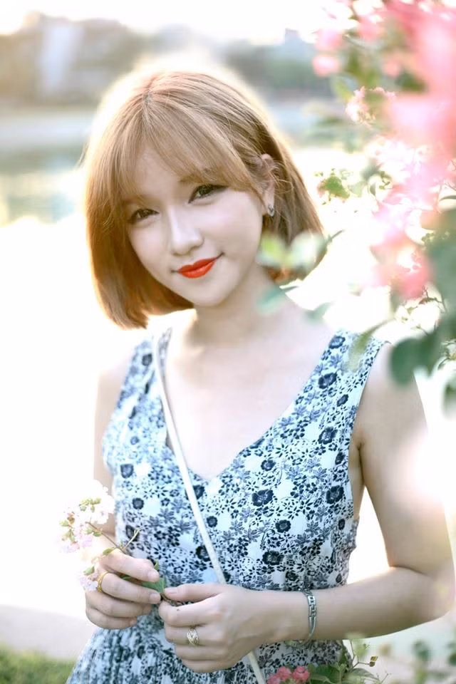 Nu sinh su pham co nu cuoi khong thay Mat troi