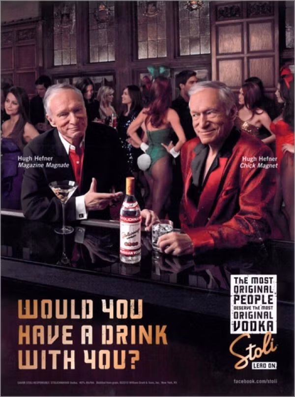Rượu là một phần trong cuộc sống của Hugh Hefner. Ảnh: Stoli.