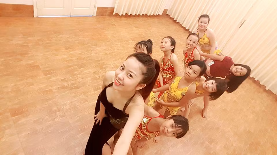 Cô nữ sinh kinh tế sexy xuất sắc giành giải Ba cuộc thi Nữ hoàng bellydance của chương trình Tuần lễ giai nhân năm 2012. Một năm sau, Hải Anh mở được phòng tập tại nhà, thu nhận nhiều học viên, hướng dẫn và truyền cảm hứng cho nhiều em nhỏ có năng khiếu nghệ thuật, vũ đạo.