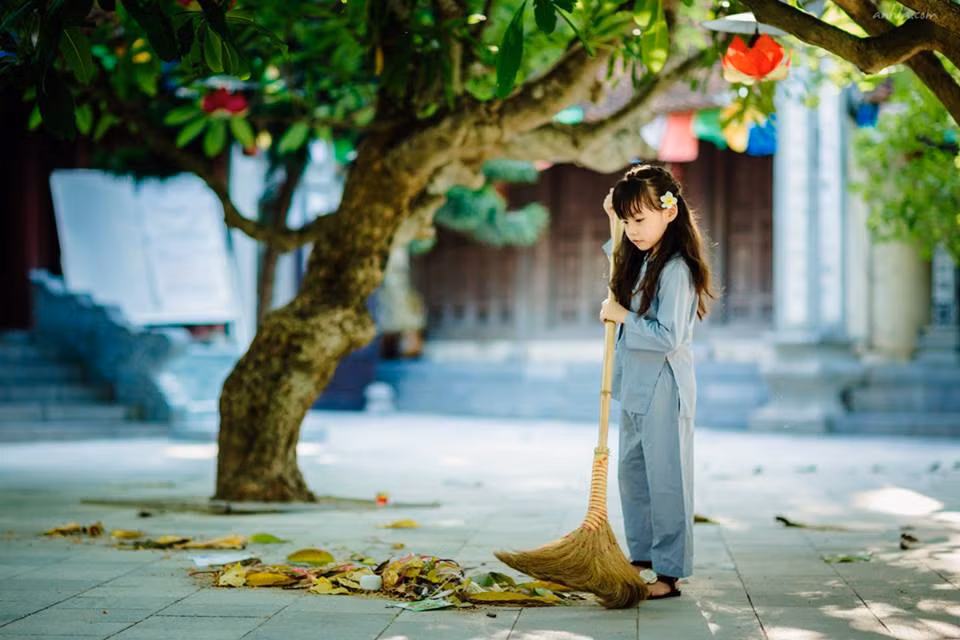Bộ ảnh mang tên “Tâm” của nhiếp ảnh gia trẻ tên Lã Anh với hình tượng đầy duyên dáng của bé mẫu nhí xinh xắn đang nhận được nhiều lời khen trên nhiều diễn đàn nhiếp ảnh. Mẫu nhí, khung cảnh bình yên nơi cửa Phật và không khí mùa Vu Lan tạo nên sức hấp dẫn cho bộ ảnh.