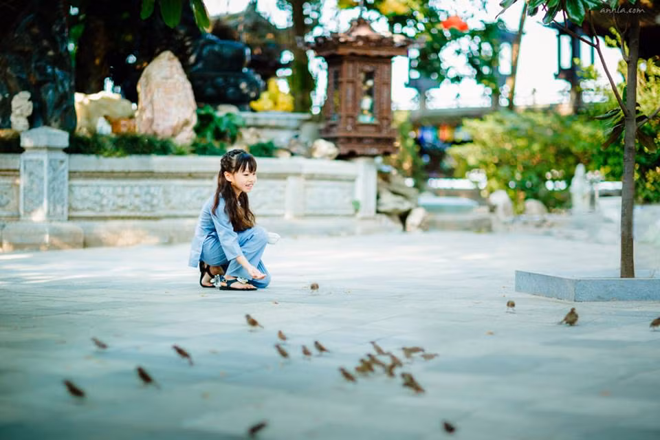 Nhiếp ảnh gia Lã Anh chia sẻ anh vốn rất thích chụp ảnh trẻ con, thích ngắm nghía từng khoảnh khắc, cử chỉ tự nhiên của các em nhỏ nên thường “mượn” con của bạn bè làm mẫu ảnh.