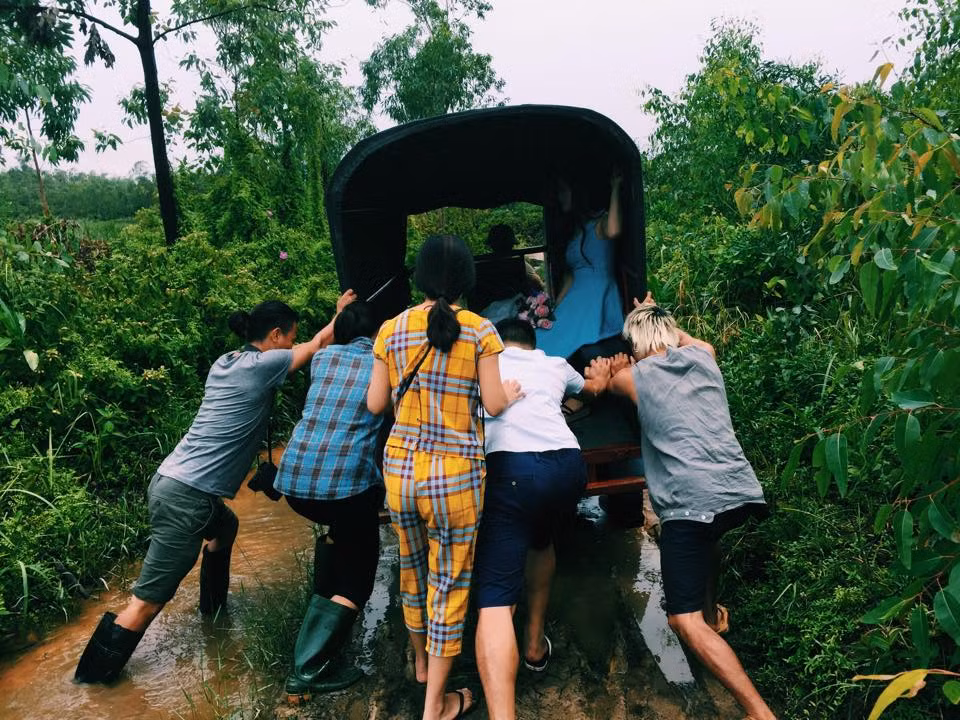 Việc hết mình vì những khoảnh khắc và bức hình của các cặp đôi luôn tạo ra những thành quả ấn tượng, xứng đáng với những công sức mà mọi người đã bỏ ra.