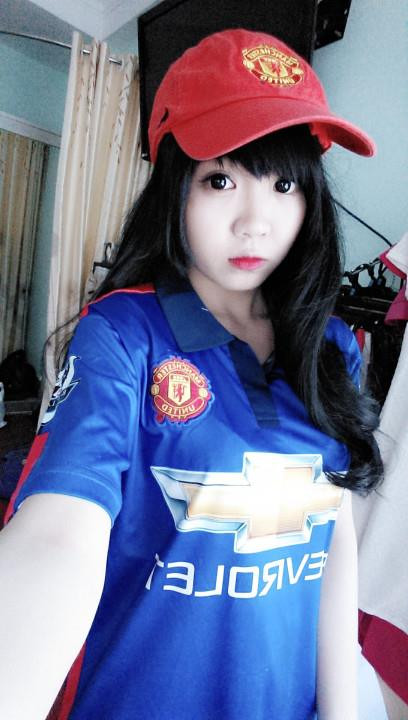 Có tình yêu với Quỷ đỏ nhưng Lệ Nhi không cho rằng cần phải thể hiện nó để cho người khác phải nhìn thấy và công nhận cô là một fan MU chính hiệu. Lệ Nhi đề cao sự tự nhiên, chân thành của bản thân.