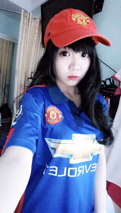 Có tình yêu với Quỷ đỏ nhưng Lệ Nhi không cho rằng cần phải thể hiện nó để cho người khác phải nhìn thấy và công nhận cô là một fan MU chính hiệu. Lệ Nhi đề cao sự tự nhiên, chân thành của bản thân.